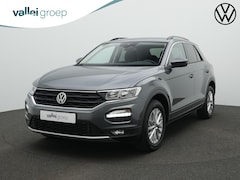 Volkswagen T-Roc - 1.5 TSI 150 pk DSG Style | Trekhaak | Navigatie | Adaptive Cruise | Achteruitrijcamera