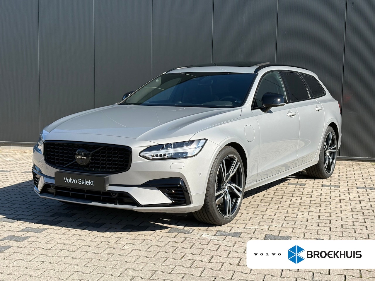 Volvo V90 - T6 Plug-in hybrid AWD Ultimate Dark | Panoramadak | Trekhaak | Long Range | Luchtvering | - AutoWereld.nl