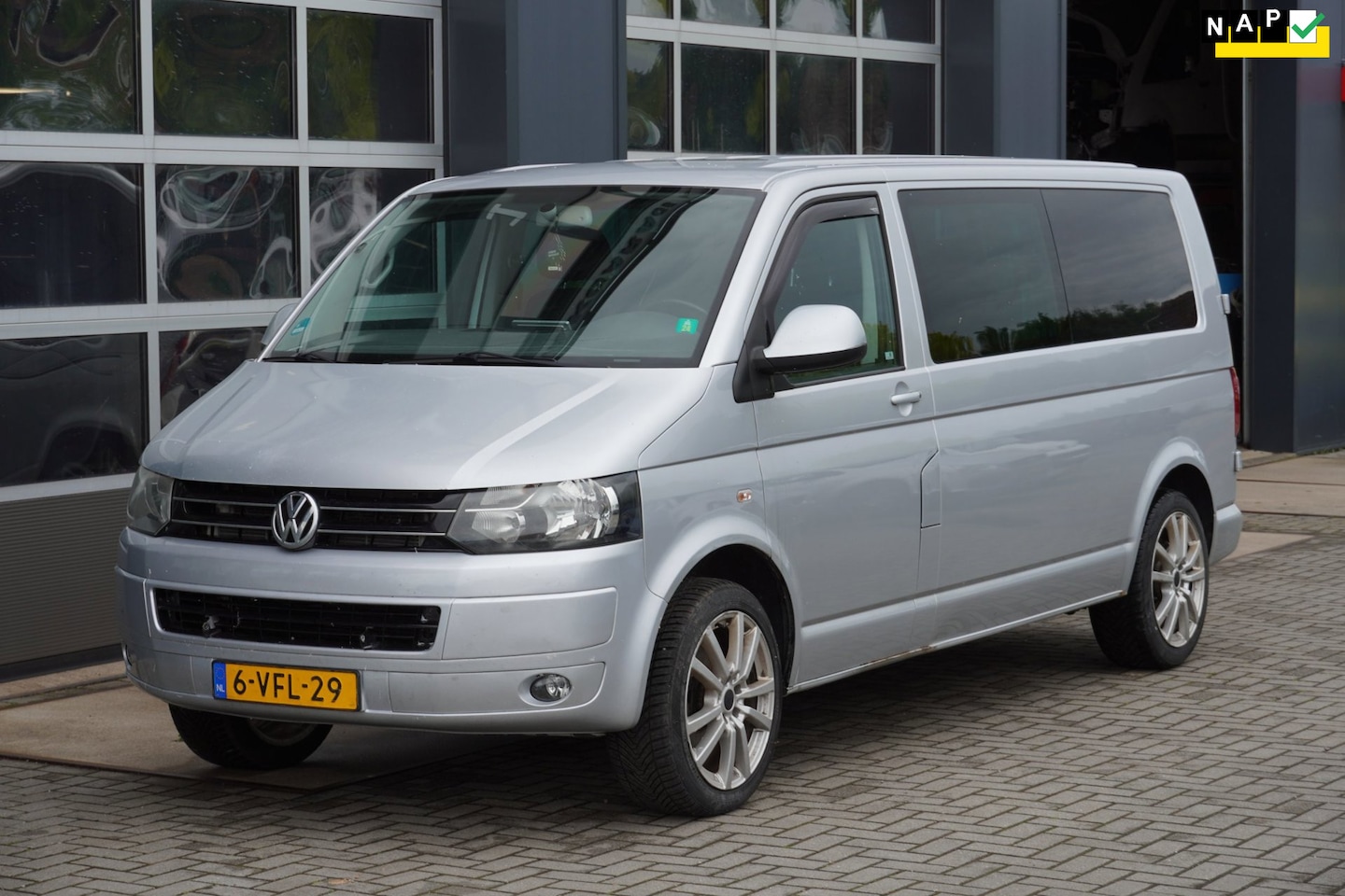 Volkswagen Transporter - 2.5 TDI 340 4Motion Trendline DC 2.5 TDI 340 4Motion Trendline DC - AutoWereld.nl