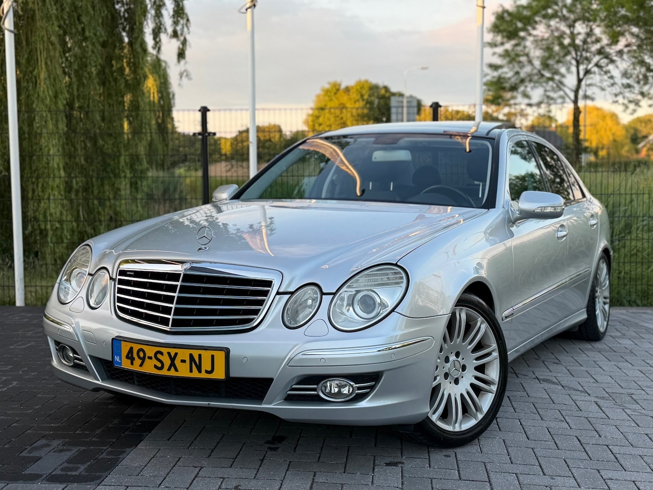 Mercedes-Benz E-klasse - 200 K. Avantgarde AUT / CRUISE / CLIMA / PANO - AutoWereld.nl