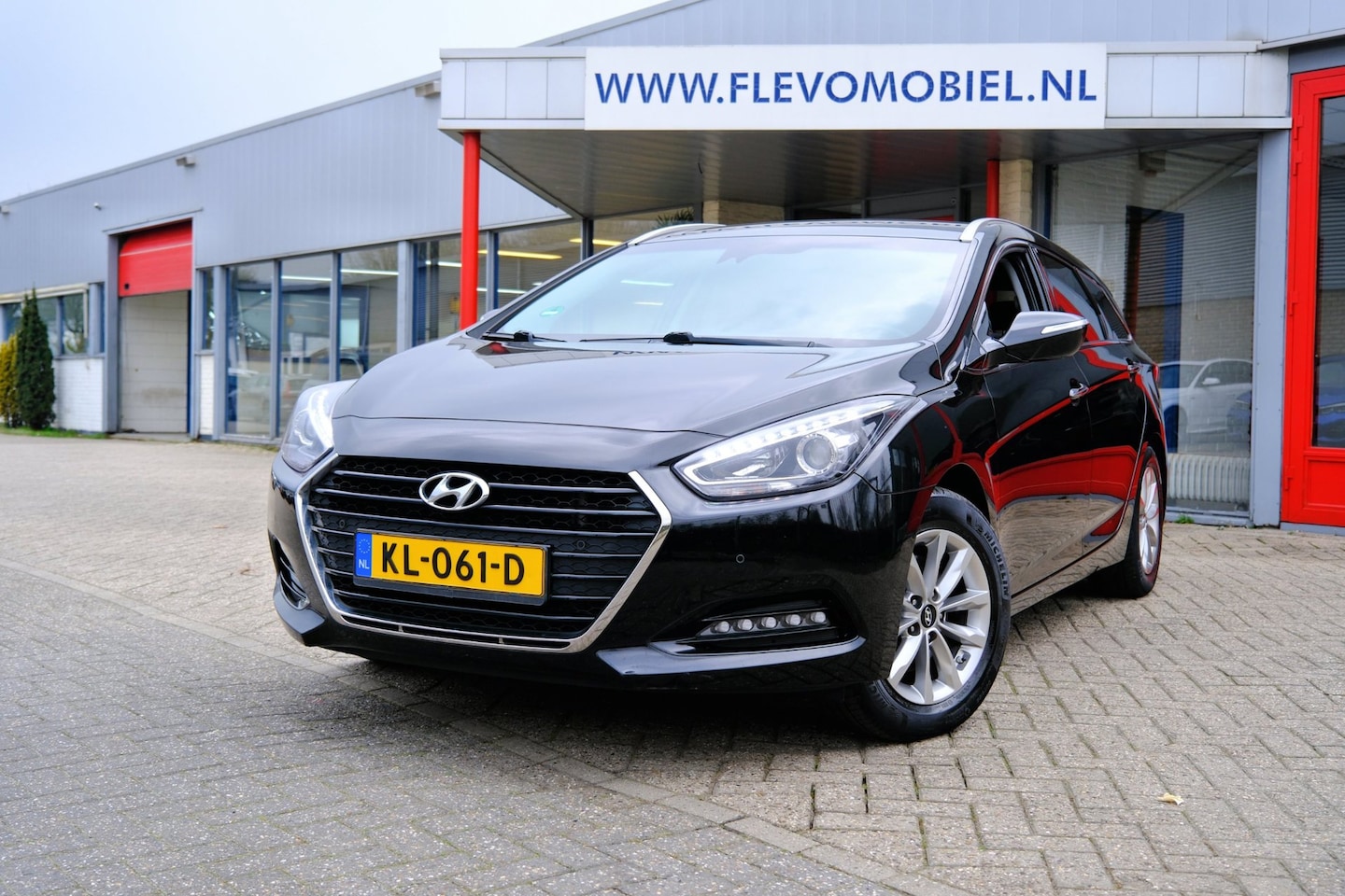 Hyundai i40 Wagon - 1.7 CRDi Essence Navi|Clima|Cam|LMV - AutoWereld.nl