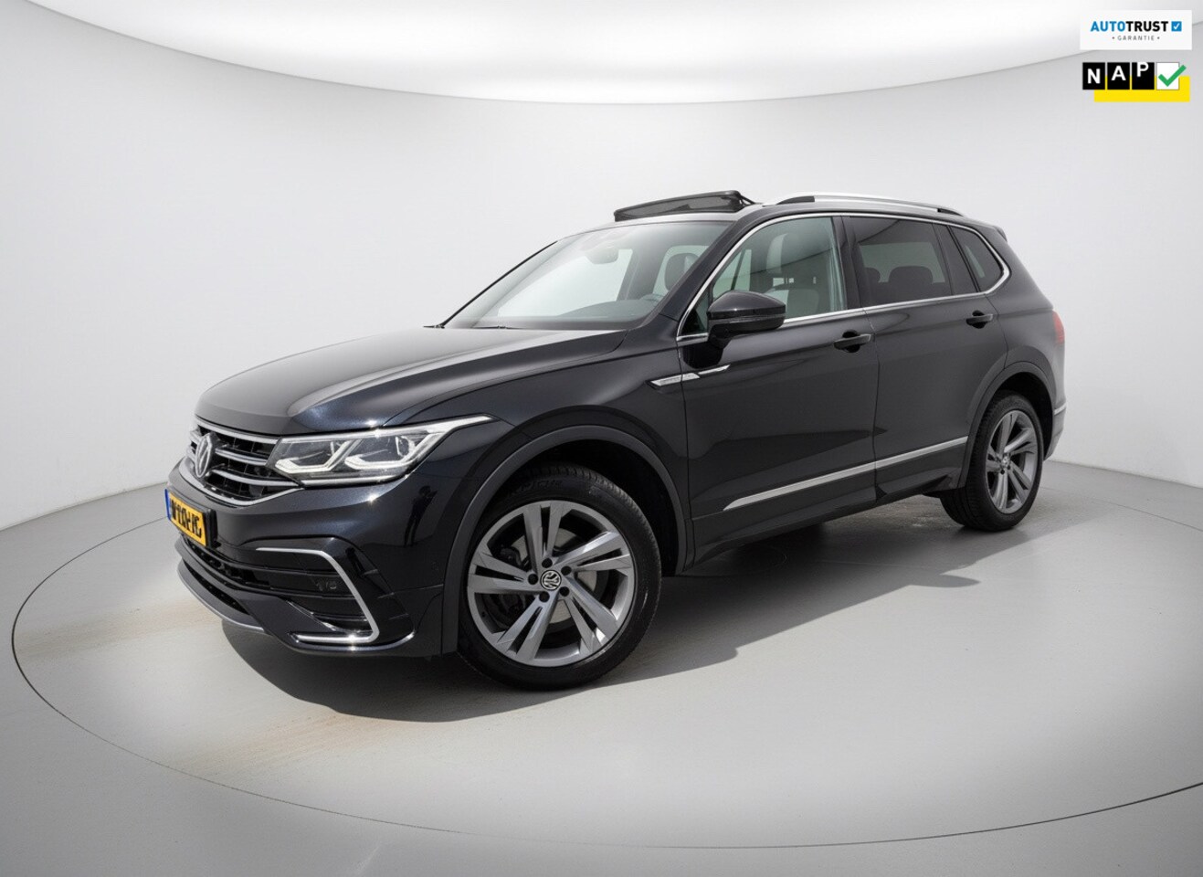 Volkswagen Tiguan Allspace - 1.5 TSI R-Line Business+ 7 Persoons | Panoramadak - AutoWereld.nl