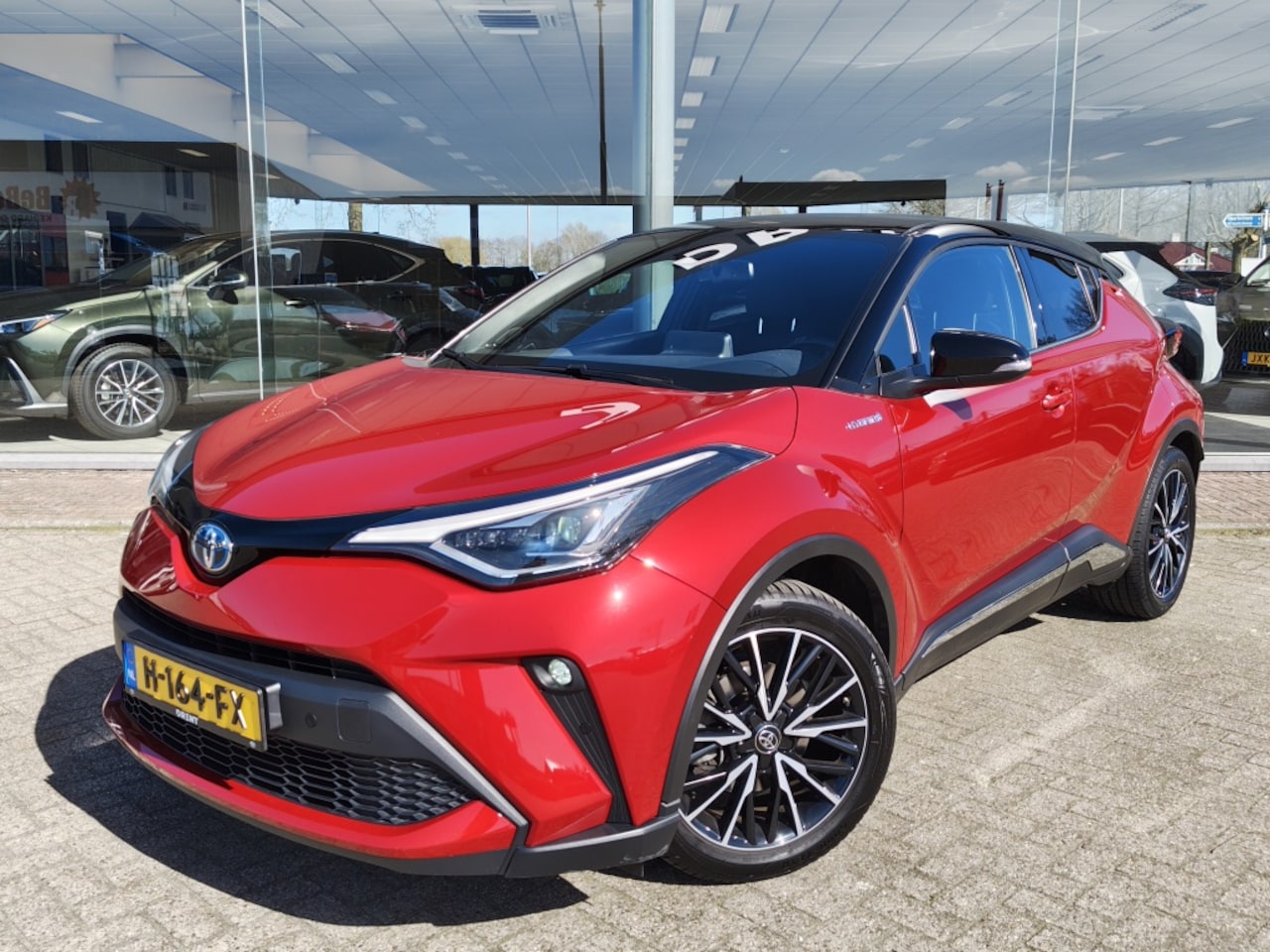 Toyota C-HR - 2.0 Hybrid First Edition | Trekhaak | JBL | Navi | Sensoren v/a - AutoWereld.nl
