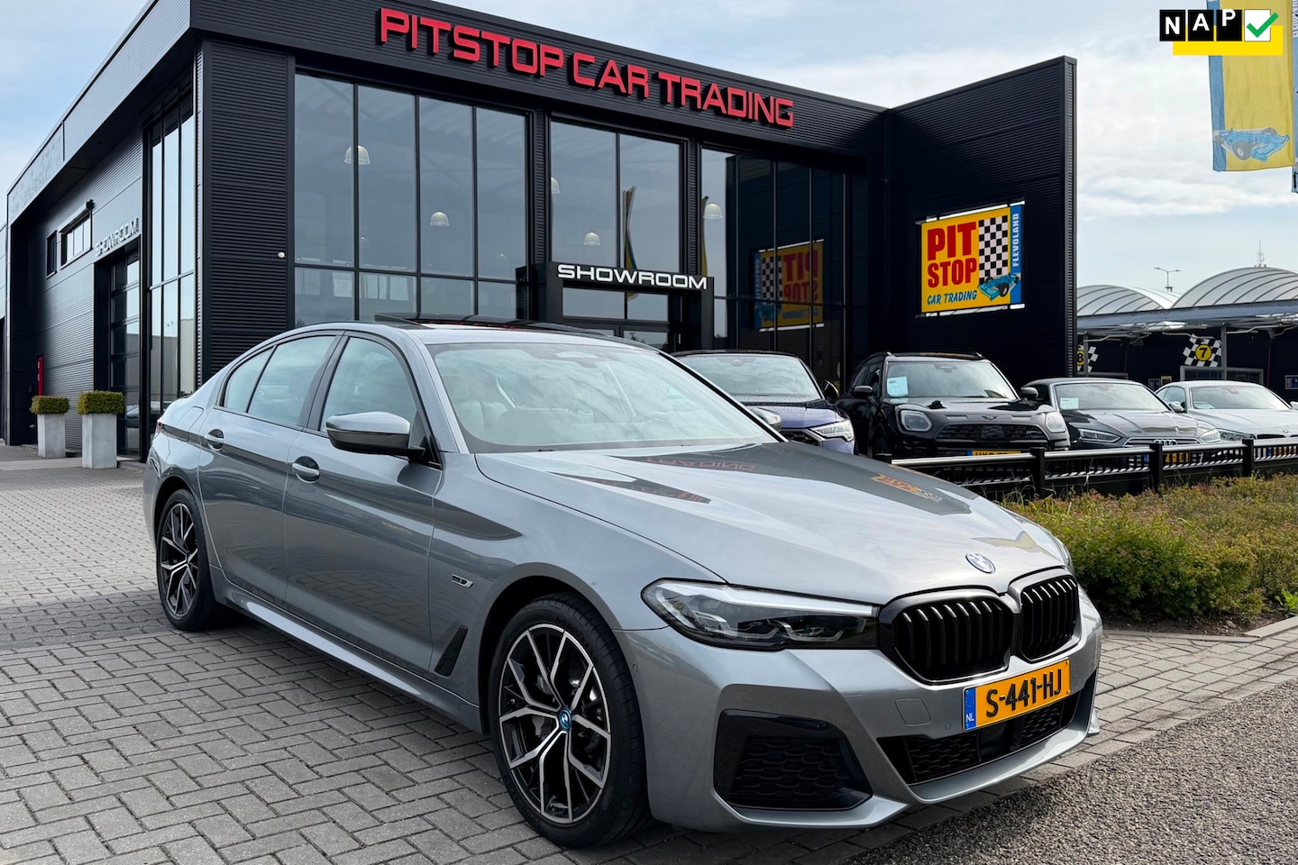 BMW 5-serie - 530e 530e, M-Sport, Head-Up, 1e eigenaar, NL Auto, HiFi, Sfeerverlichting! - AutoWereld.nl