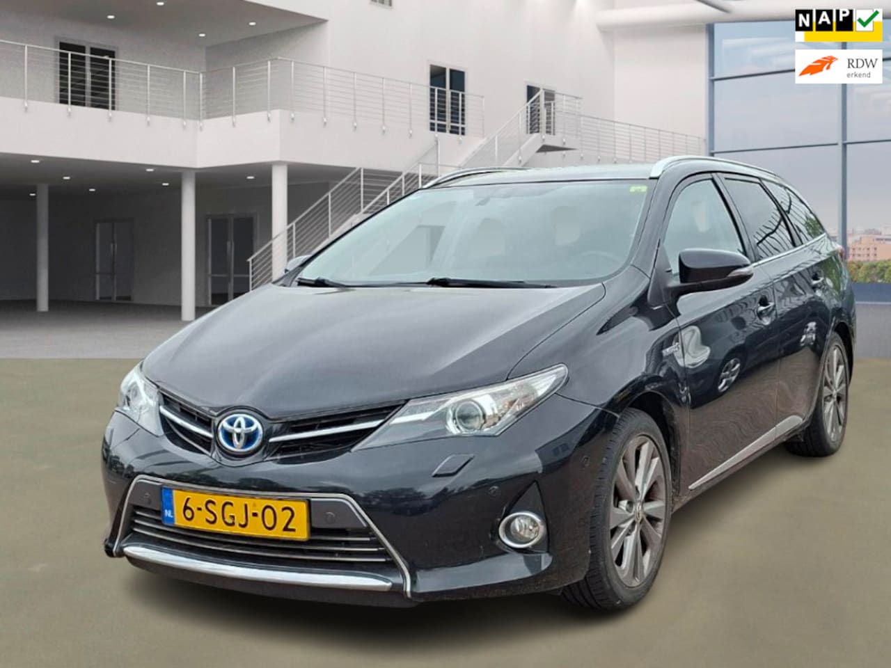 Toyota Auris Touring Sports - 1.8 Hybrid Edition I PANO I CAMERA - AutoWereld.nl