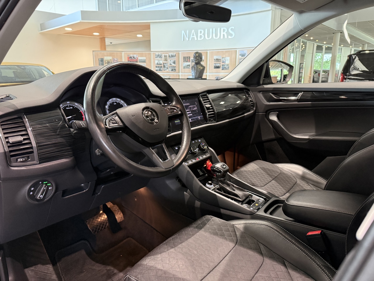 Skoda Kodiaq - 1.5 TSI Business Edition Plus 7p. 1.5 TSI Business Edition Plus 7p. Pano, Trekhaak, Memory - AutoWereld.nl