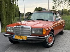 Mercedes-Benz 200-280 (W123) - 240 D OLDTIMER / SCHUIFDAK / TREKHAAK