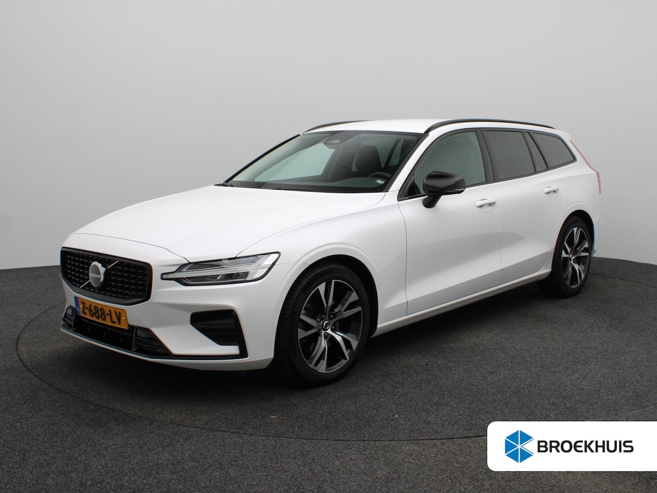 Volvo V60 - 2.0 B4 Plus Dark | Achteruitrijcamera | Stoelverwarming | Climate Control | Adaptive Cruis - AutoWereld.nl