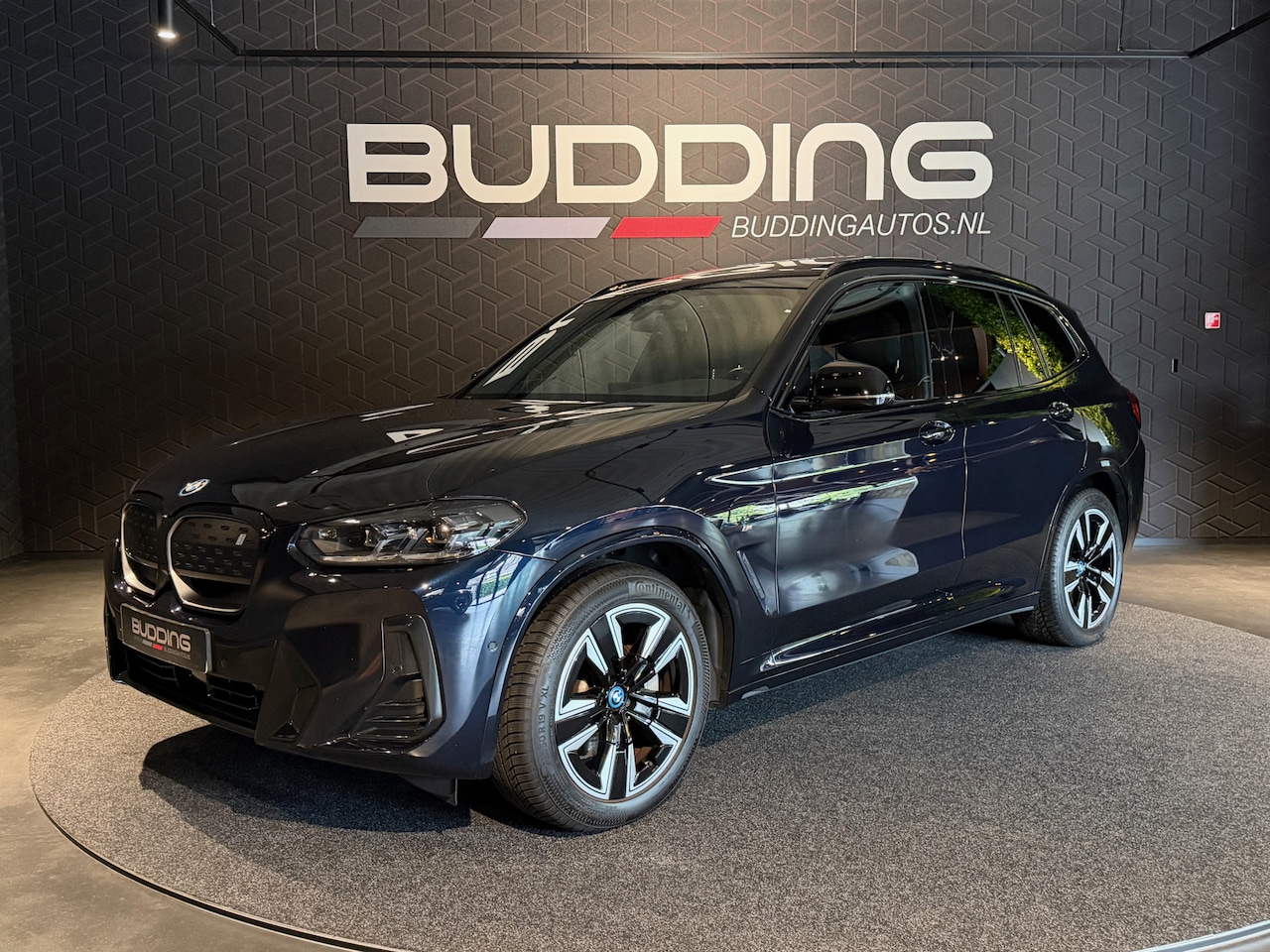 BMW iX3 - Exe 80 kWh | M-sport | Pano | Driving Assist - AutoWereld.nl