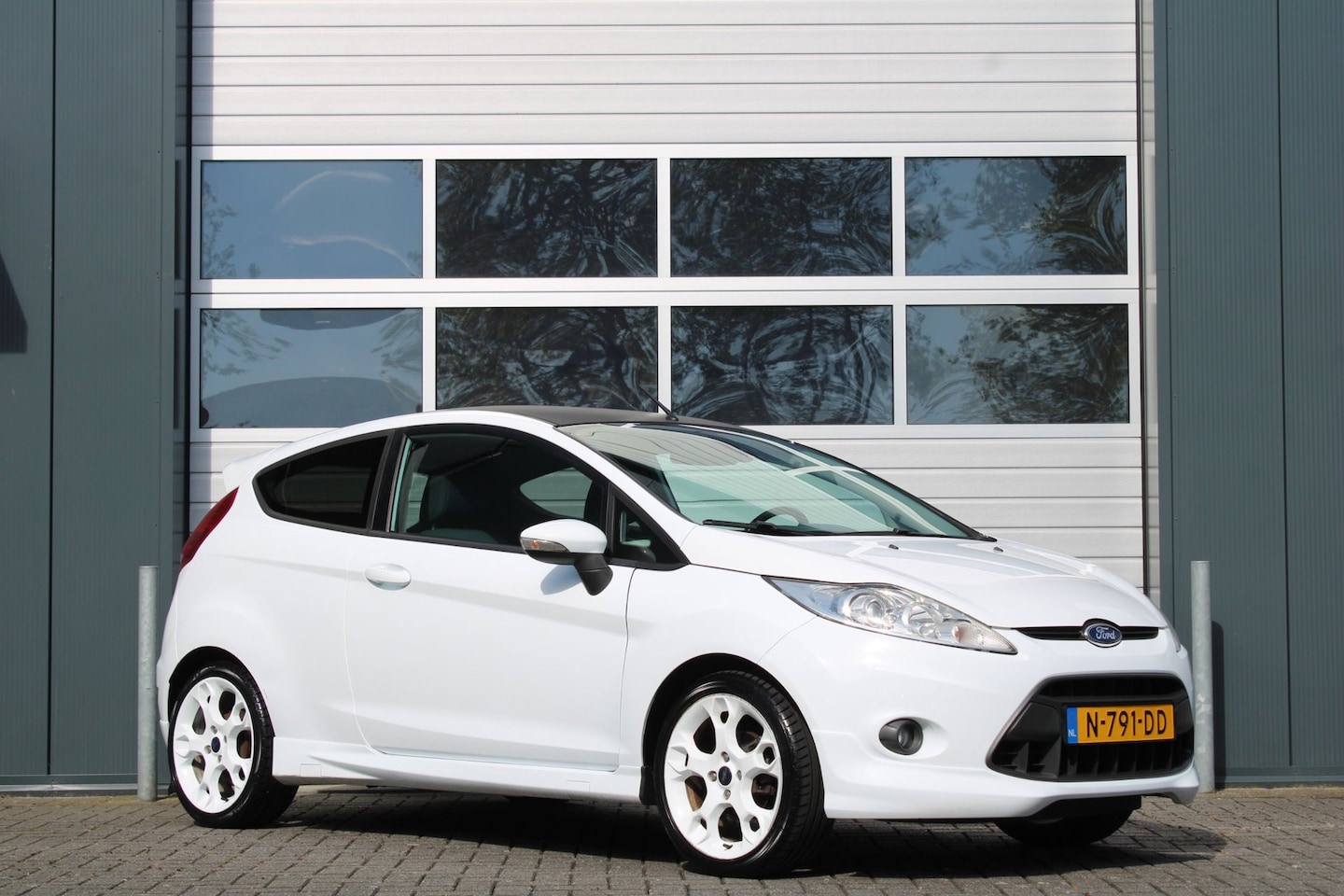 Ford Fiesta - 1.6 Sport Clima/Cruise/Stoelverwarming/PDC/Bluetooth/Sportstoelen/RadioCD.AUX.USB/17"LM/Is - AutoWereld.nl
