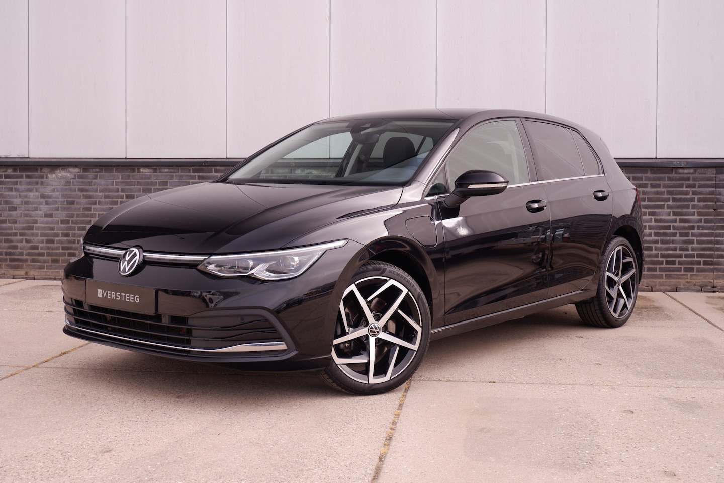 Volkswagen Golf - 1.4 eHybrid Style | Carplay | Camera | Memory | Navi | Sfeerverlichting | LED - AutoWereld.nl