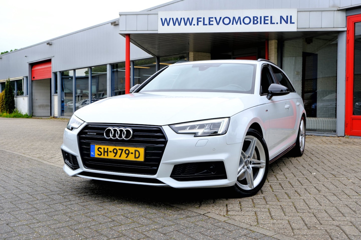 Audi A4 Avant - 2.0 TFSI MHEV quattro Sport S line black edition Aut. Leder|1e Eig|Sporstoelen|Navi|LMV - AutoWereld.nl