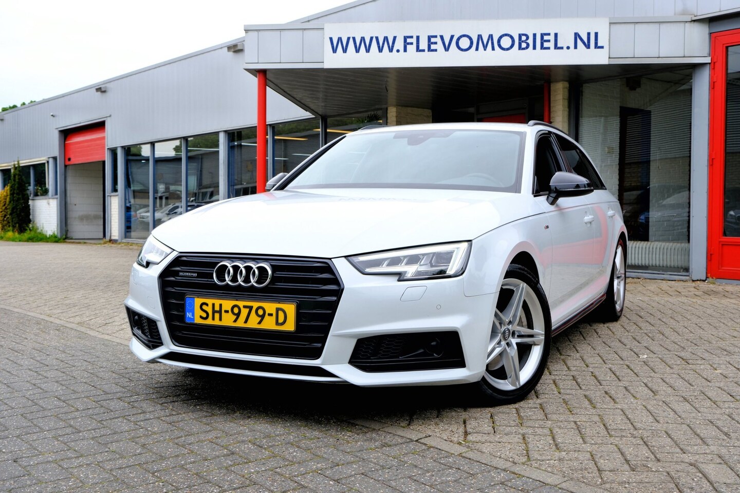 Audi A4 Avant - 2.0 TFSI MHEV quattro Sport S line black edition Aut. Leder|1e Eig|Sporstoelen|Navi|LMV - AutoWereld.nl