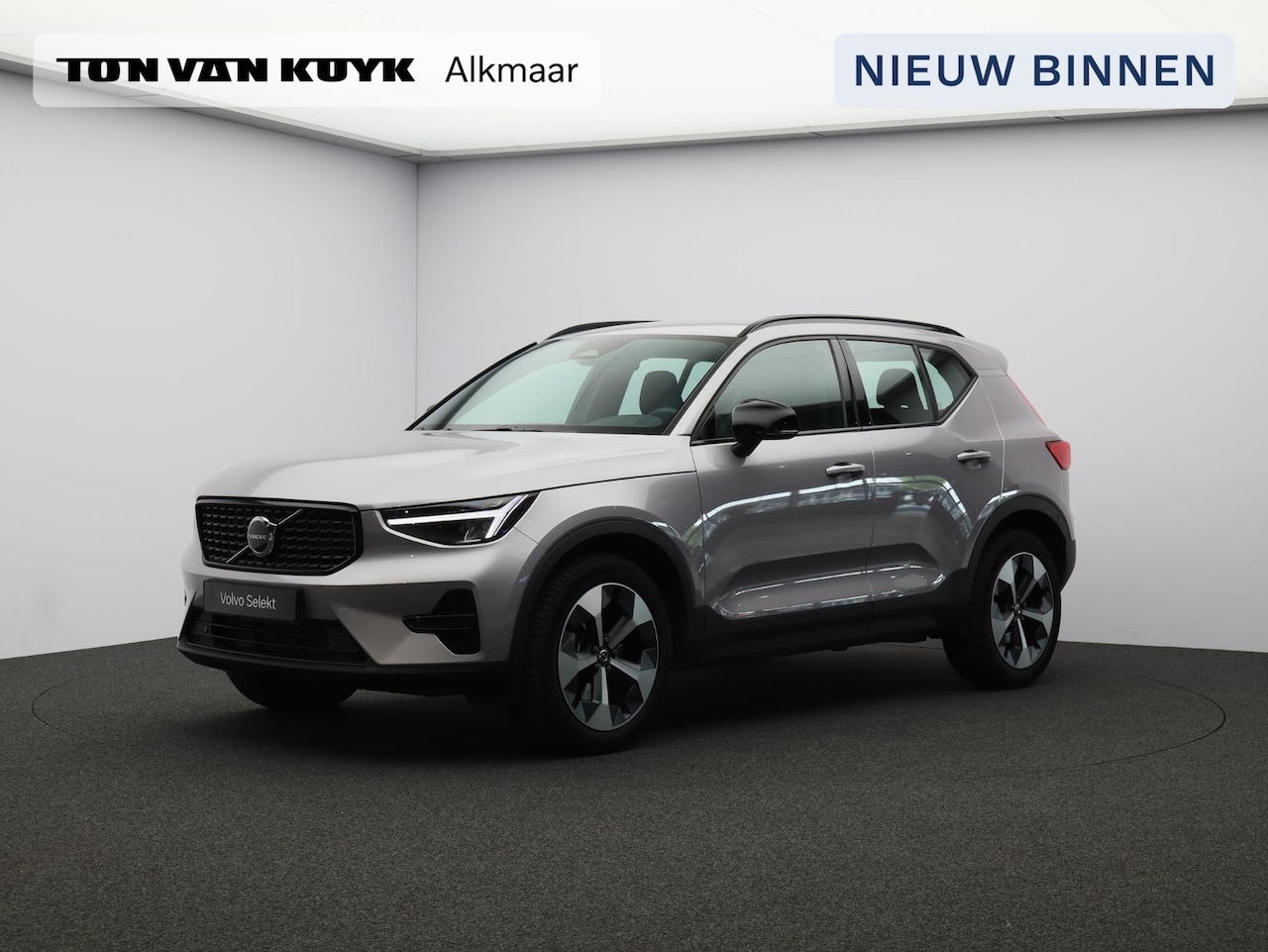 Volvo XC40 - 2.0 B4 Plus Dark / Trekhaak / Stoel+Stuurverwarming / Adaptive Cruise / Harman Kardon / BL - AutoWereld.nl