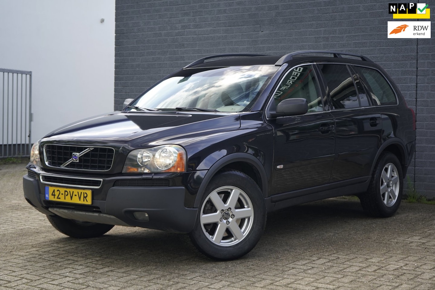 Volvo XC90 - 2.5 T Elite Automaat, 7 persoons, Trekhaak, Leder - AutoWereld.nl