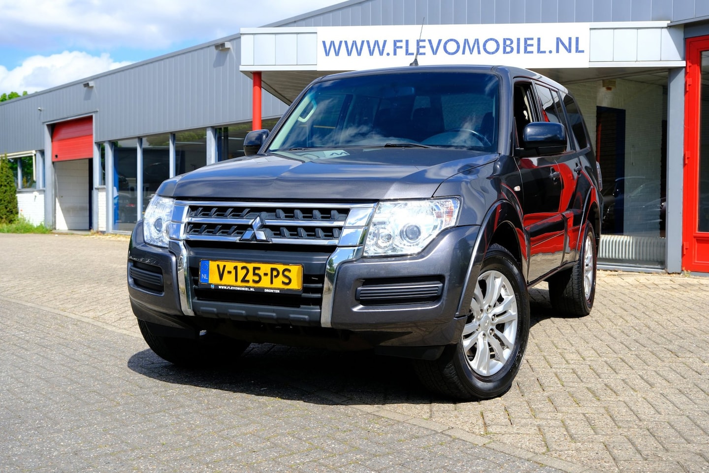 Mitsubishi Pajero - 3.2 DI-D C-stijl AWD VAN Aut. Navi|Clima|LMV|Trekhaak - AutoWereld.nl