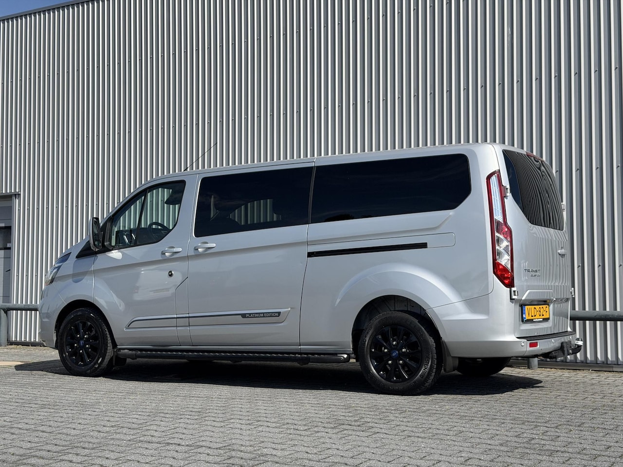 Ford Transit Custom - 320 2.0 TDCI L2H1 Platinum DC*AUTO.M*2XSCHUIF*HAAK - AutoWereld.nl