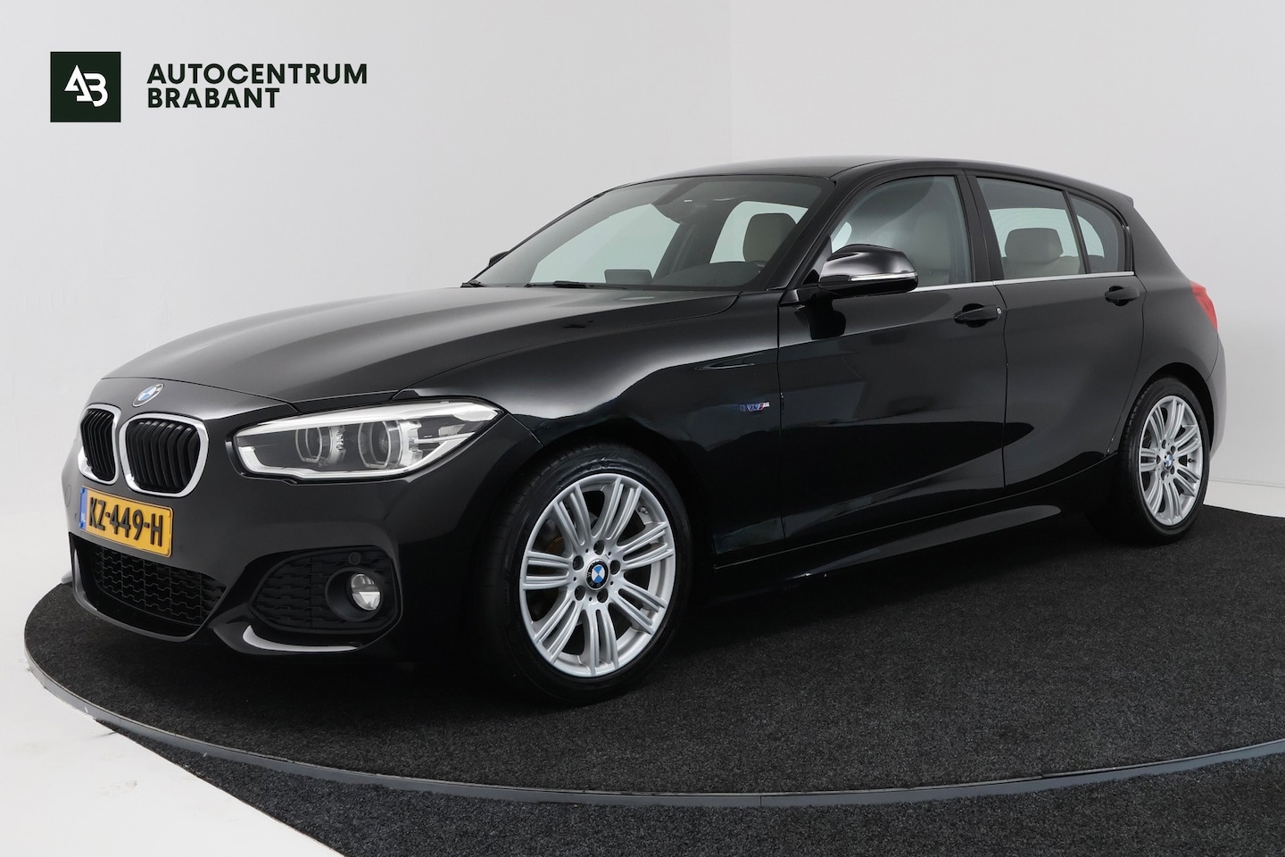 BMW 1-serie - 118i High Executive M-Sport Automaat (M-PAKKET, STOELVERWARMING, GROOT-NAVIGATIE, PARKEERS - AutoWereld.nl