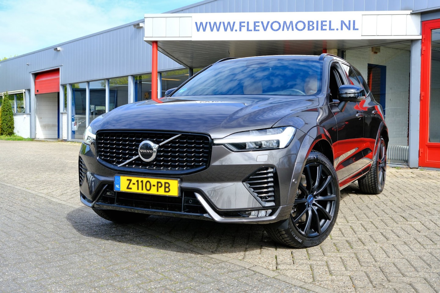 Volvo XC60 - B4 Ultimate Dark Aut. Leder|PilotAssist|Cam|LMV - AutoWereld.nl