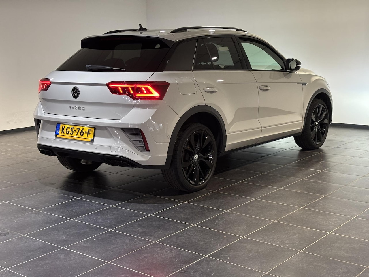 Volkswagen T-Roc - 1.5 TSI R-Line Business+ | Apple Carplay/Android Auto | R-Line Exterieur | - AutoWereld.nl