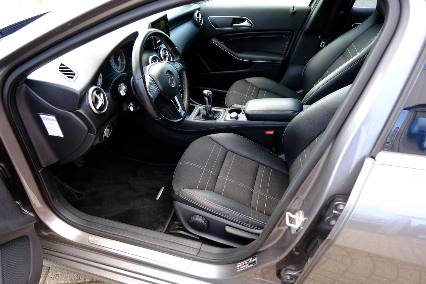 Mercedes-Benz A-klasse - 180 Ambition Xenon|Pano|Half Leder|Navi|LMV - AutoWereld.nl