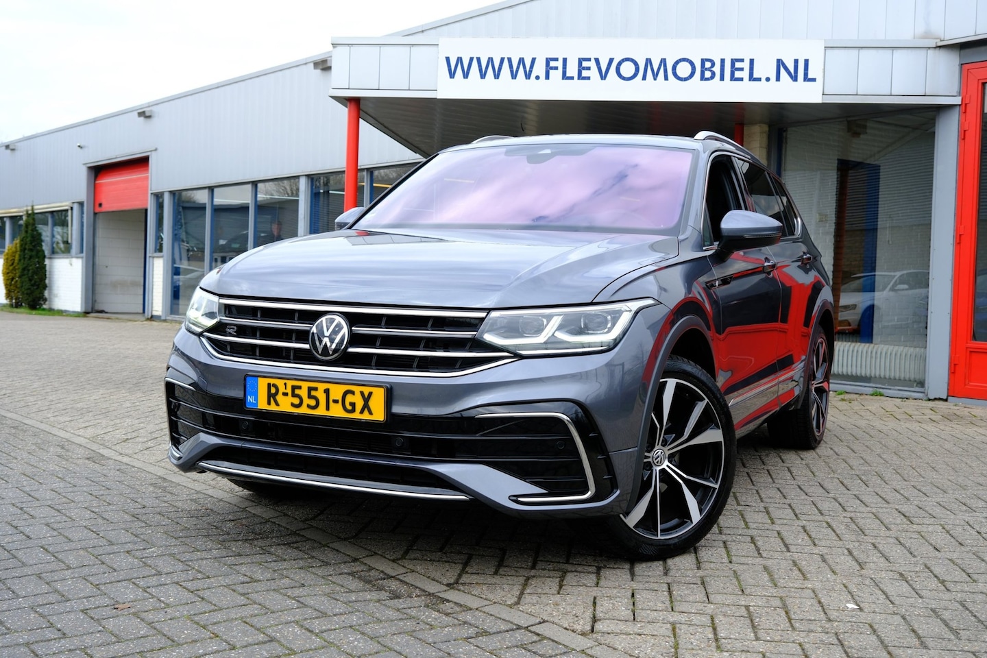 Volkswagen Tiguan Allspace - All-Space 1.5 TSI R-Line Business+ 7-pers. Aut. Pano|1e Eig|Enz! - AutoWereld.nl
