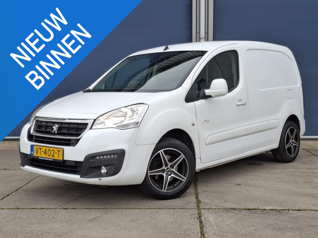 Peugeot Partner - 120 1.6 BlueHDi 75 L1 Première AIRCO / CRUISE CONTROLE / EURO 6 / 1 STE EIGENAAR / DEALER - AutoWereld.nl