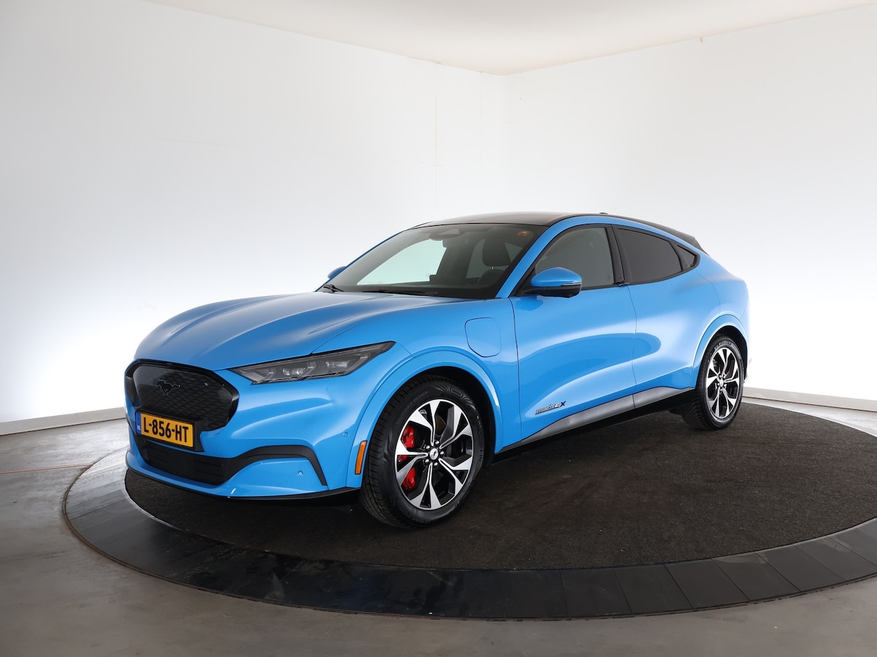 Ford Mustang Mach-E - Extended First Edition AWD 98 kWh | Camera | Navigatie | Carplay | Cruise Control | - AutoWereld.nl