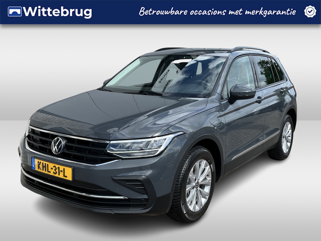 Volkswagen Tiguan - 1.4 TSI eHybrid Life / AUTOMAAT/ 245 PK/ ACC/ PARK.SENSOREN V+A/ CAMERA/ DODEHOEK/ APP-CON - AutoWereld.nl