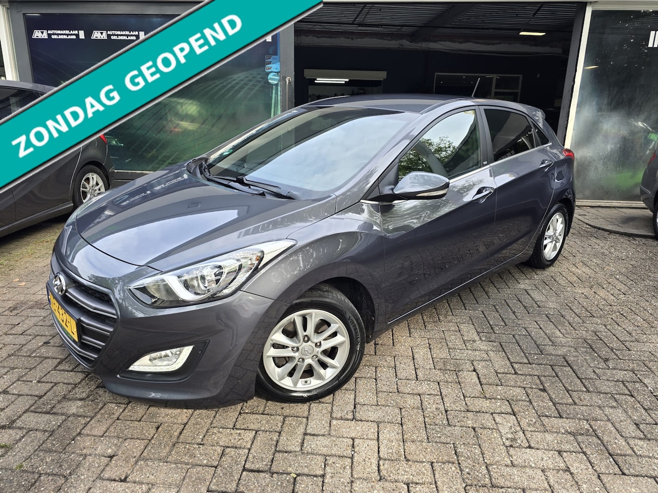 Hyundai i30 - 1.6 GDi GO! 2016 | 2E EIGENAAR | 12MND GARANTIE | NAVI | CAMERA | CRUISE | - AutoWereld.nl