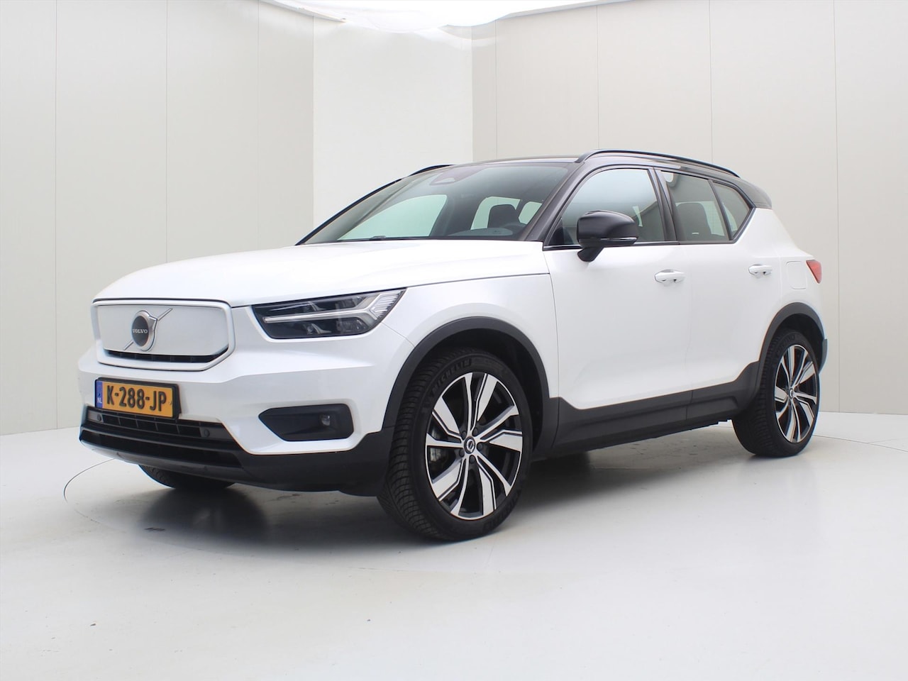 Volvo XC40 - P8 408pk AWD Electric R-Design 92.1% SoH [ LEDER+20 INCH+VIRTUAL+STOEL/STUURWIELVERWARMING - AutoWereld.nl