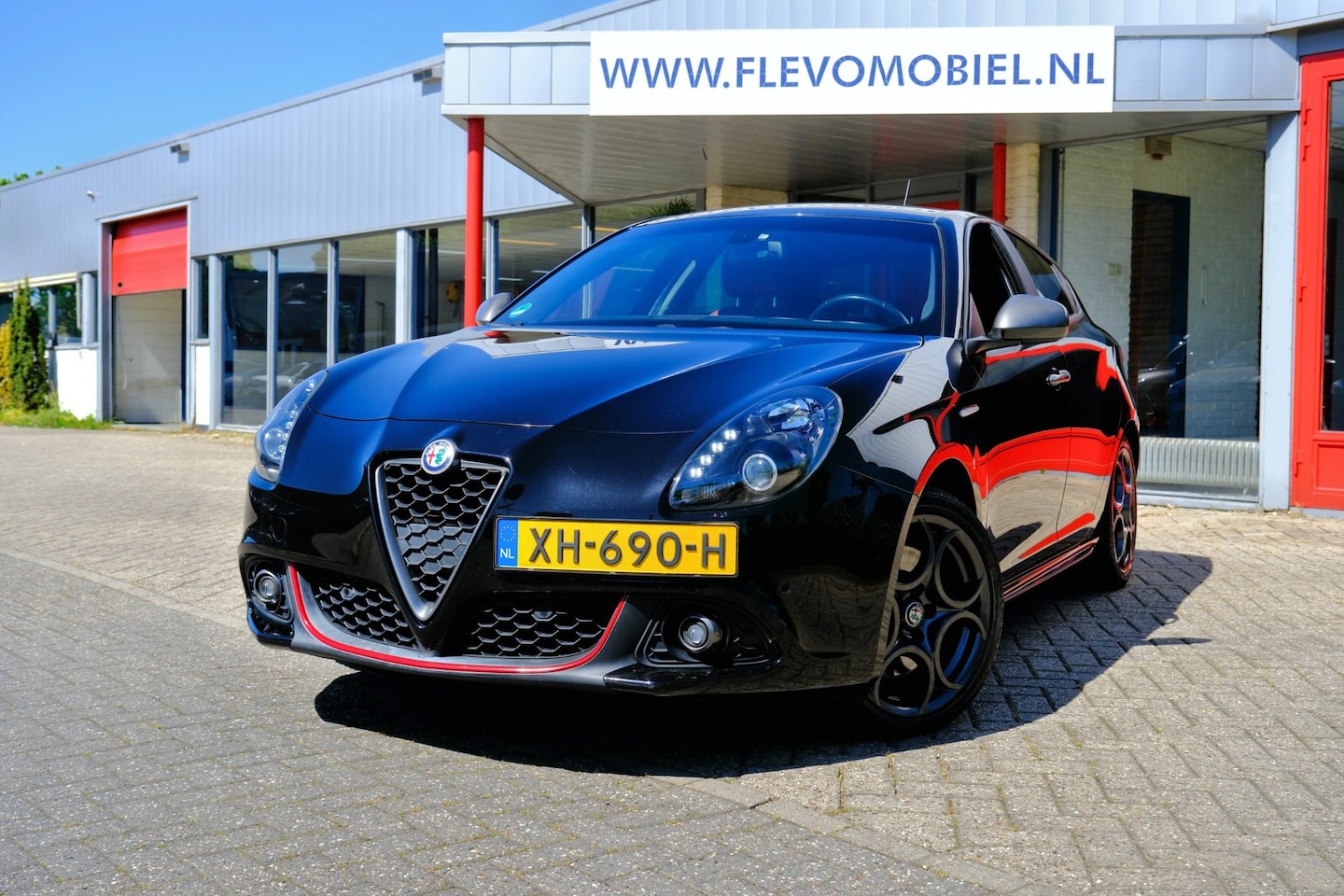 Alfa Romeo Giulietta - 1.4 Turbo MultiAir Super Aut. Leder|1e Eig|Navi|DAB|LMV - AutoWereld.nl