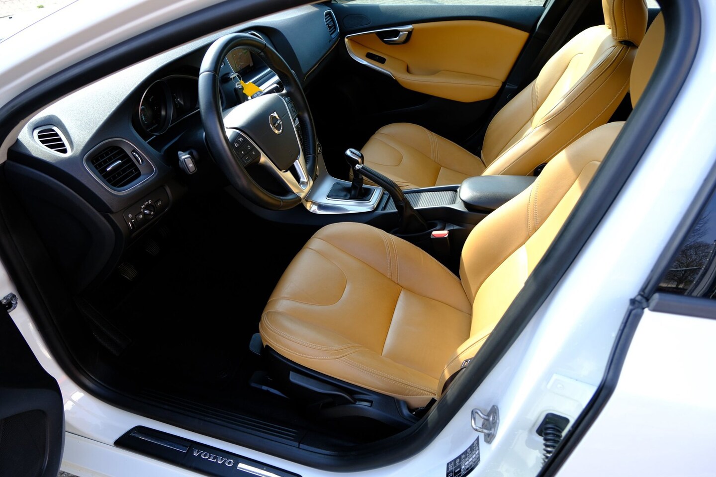 Volvo V40 - 2.0 T2 Nordic+ Leder|1e Eig|Navi|Clima|LMV - AutoWereld.nl