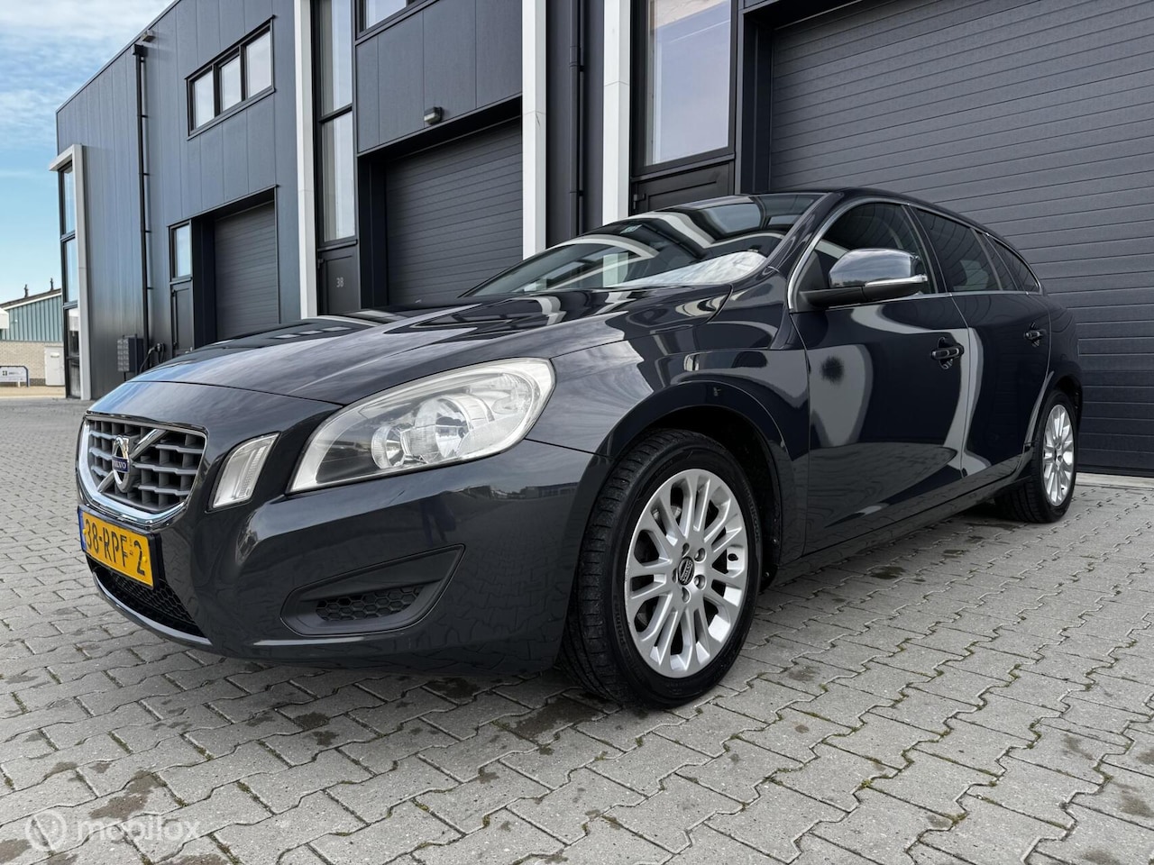 Volvo V60 - 1.6 T3 Momentum 2011 - AutoWereld.nl