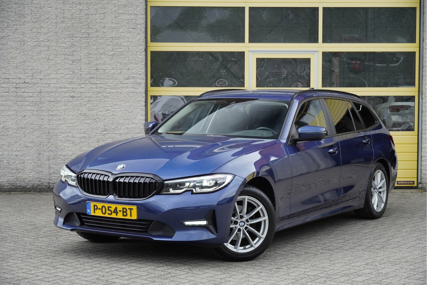 BMW 3-serie Touring - 318i Automaat! Business Edition Plus BJ2022 Lmv 17" | Led V+A | Pdc | Elek. achterklep | A - AutoWereld.nl