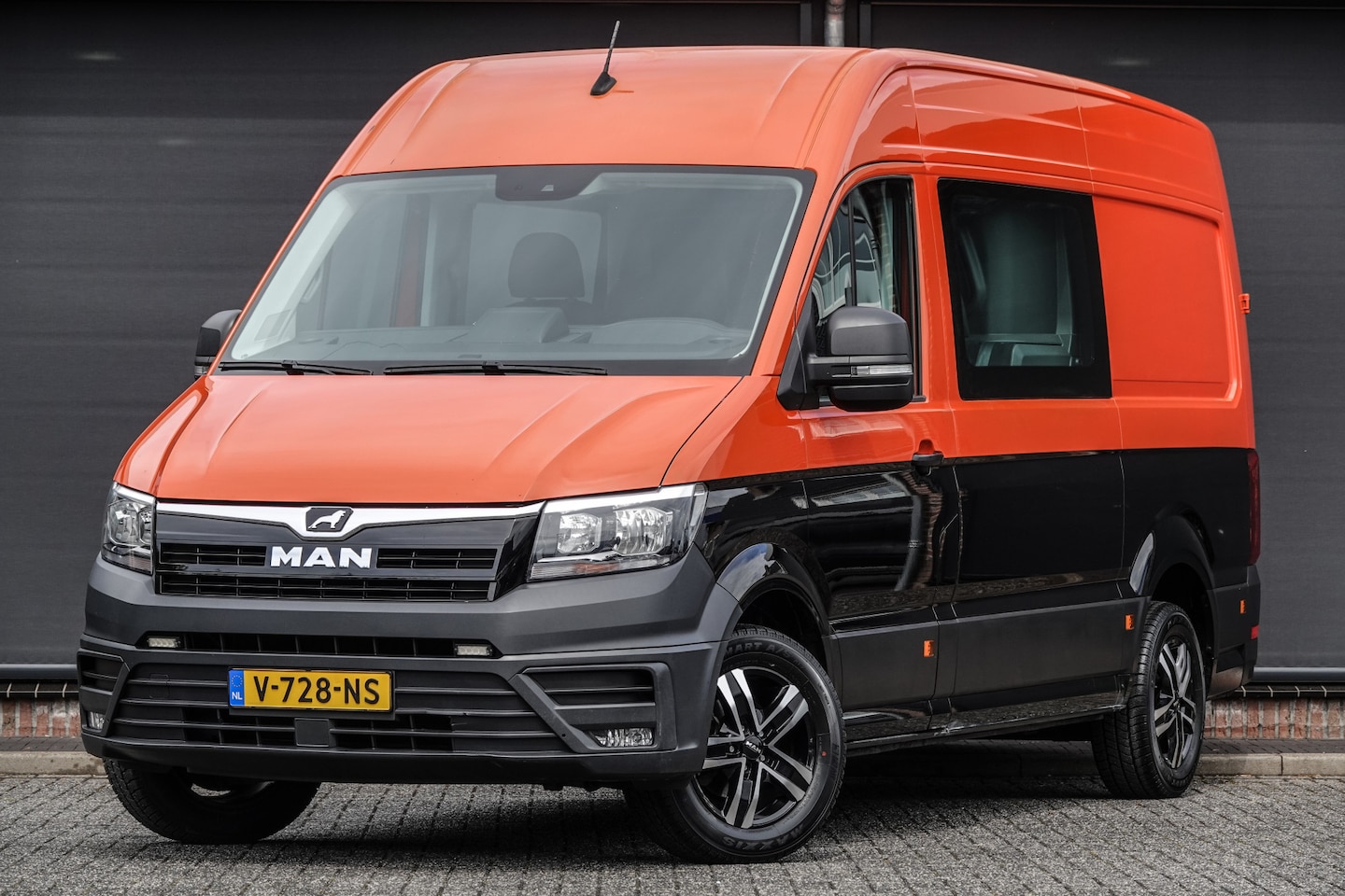 MAN TGE - 35 | 177Pk Aut. 3.180 | L3H3 | Dubbel Cabine | 5-Persoons | Achteruitrijcamera | Trekhaak - AutoWereld.nl