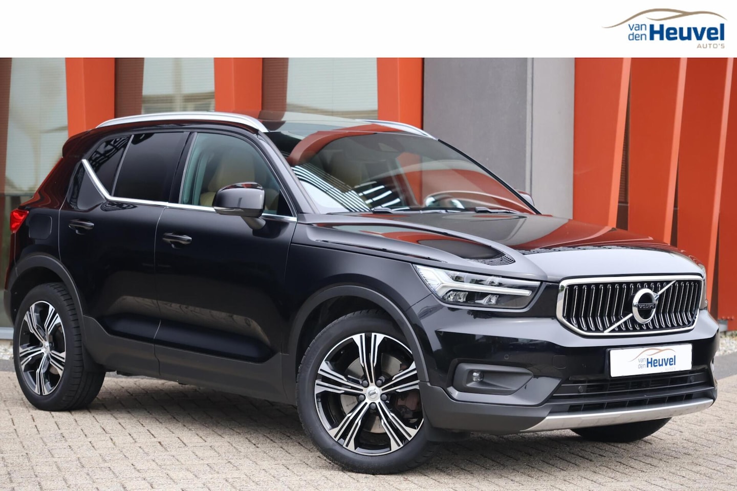 Volvo XC40 - T4 Recharge Inscription | Stoelverwarming | Trekhaak | Leder | Panoramadak | Parkeercamera - AutoWereld.nl