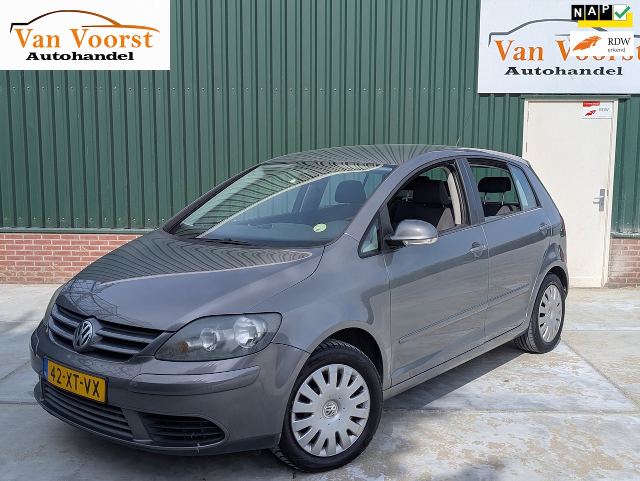 Volkswagen Golf Plus - 1.6 FSI AIRCO * TREKHAAK * APK * - AutoWereld.nl