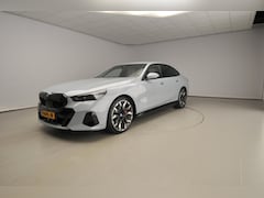 BMW i5 - Sedan eDrive40 | M-Sportpakket | LED | Leder | HUD | Active cruise | Sportstoelen | Elektr