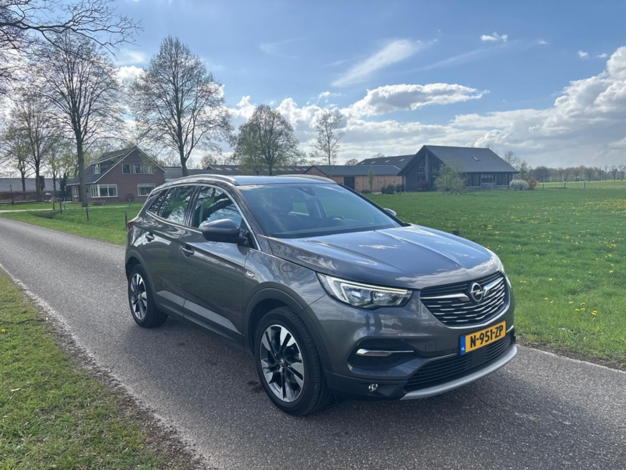Opel Grandland X - 1.2 Innovation | Camera | Navigatie | Trekhaak | Half Leder | Cl - AutoWereld.nl