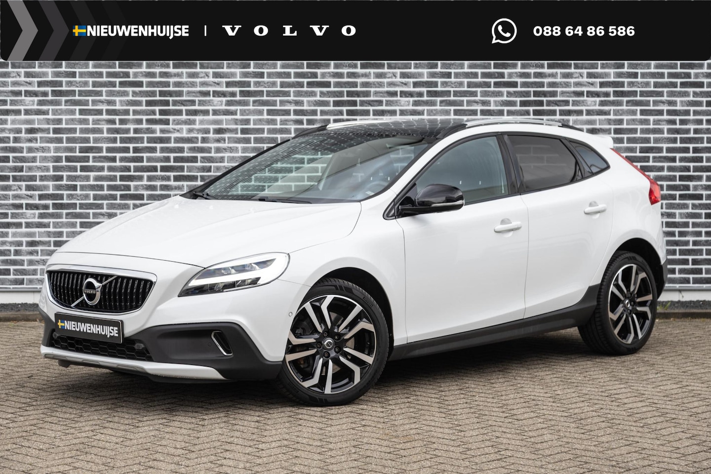 Volvo V40 Cross Country - 1.5 T3 Polar+ Luxury | Navigatie | Panoramadak | Achteruitrijcamera | Lederen Bekleding | - AutoWereld.nl
