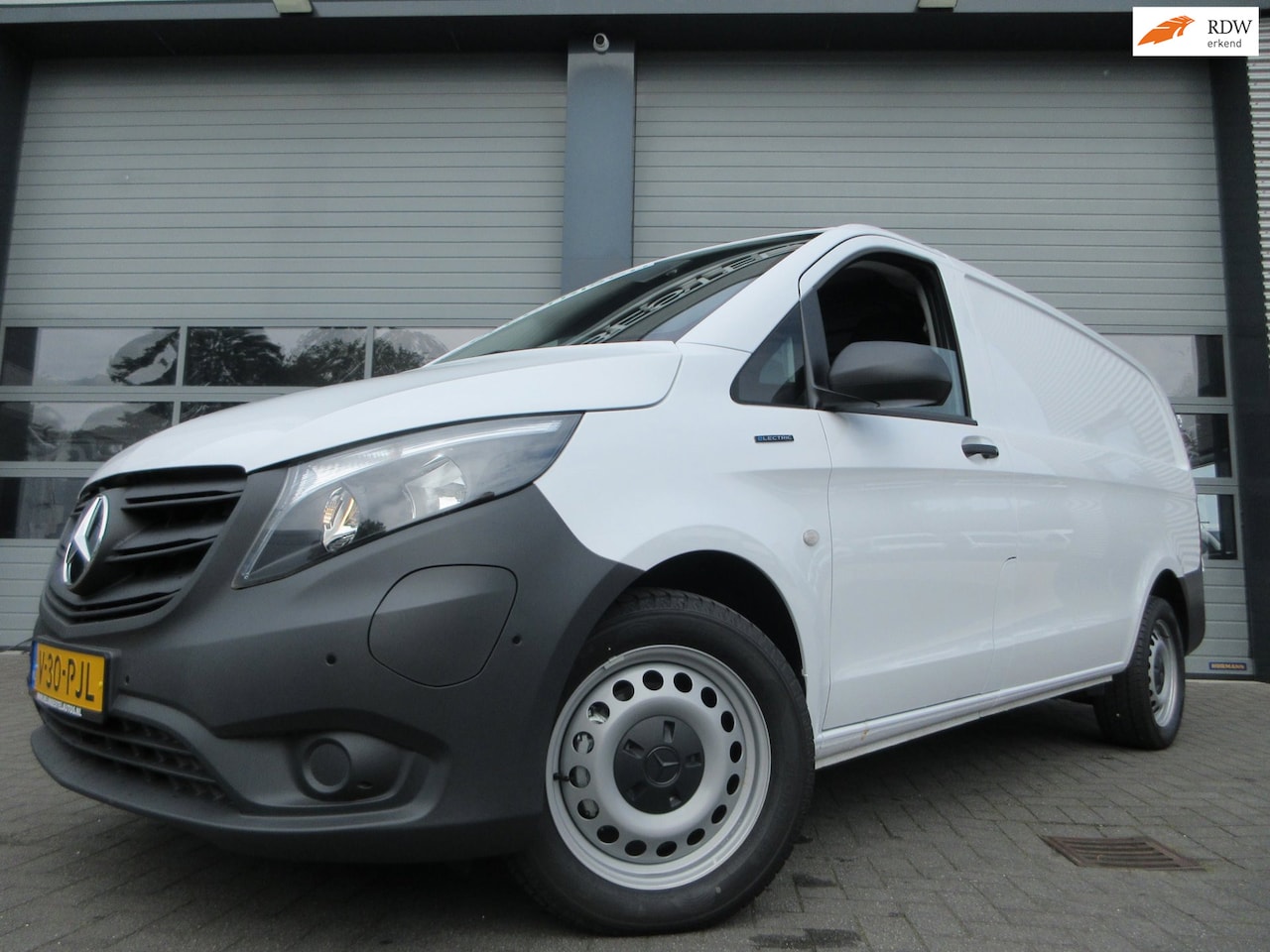 Mercedes-Benz Vito - Evito, 112, L2, 66kWh, Snelladen, SoH 97,5%, Camera, 3-zits, Stoelverwarming. - AutoWereld.nl