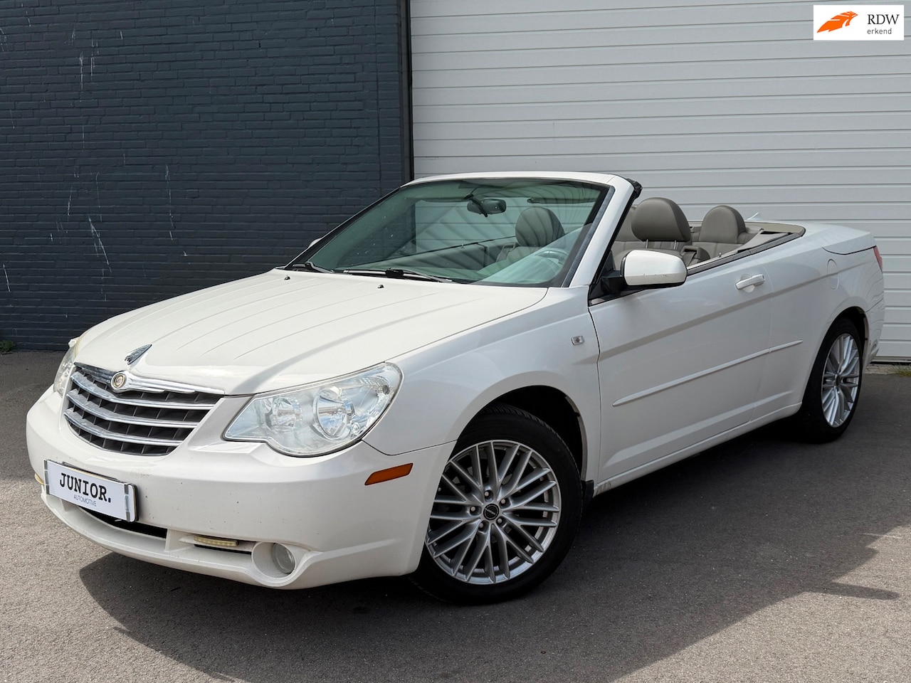 Chrysler Sebring Cabrio - 2.7i V6 Touring Convertible AUTOMAAT/LEDER/STOELVERWARMING - AutoWereld.nl