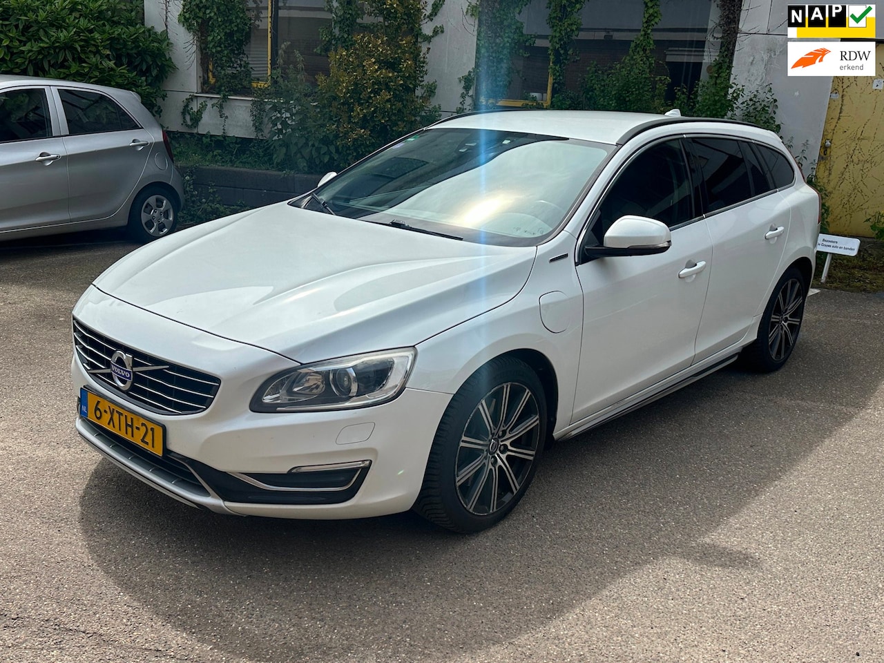Volvo V60 - 2.4 D6 AWD Plug-In Hybrid Summum/ Camera/ Trekhaak - AutoWereld.nl