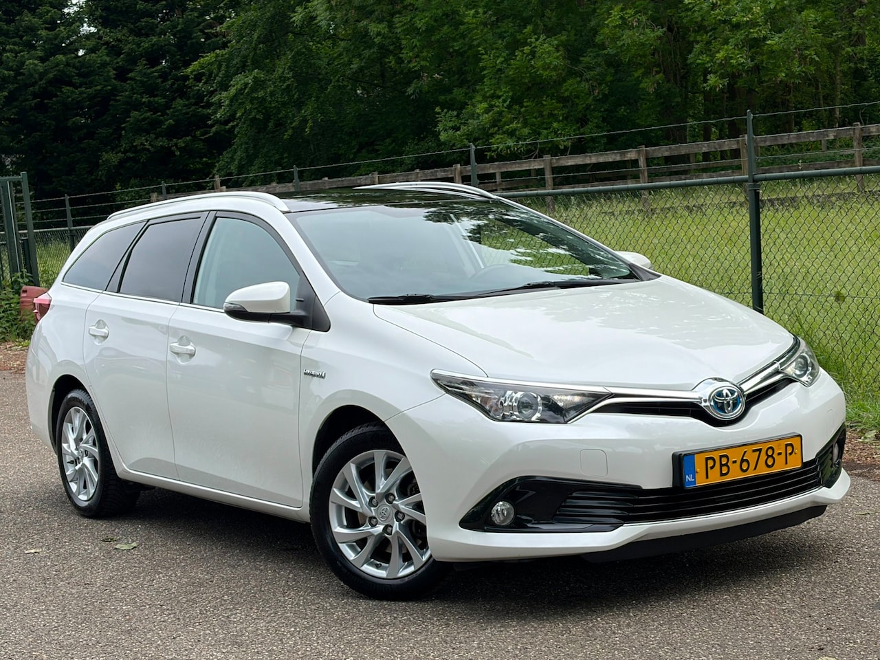 Toyota Auris Touring Sports - 1.8 Hybrid /Navi/Pano/Automaat/ - AutoWereld.nl