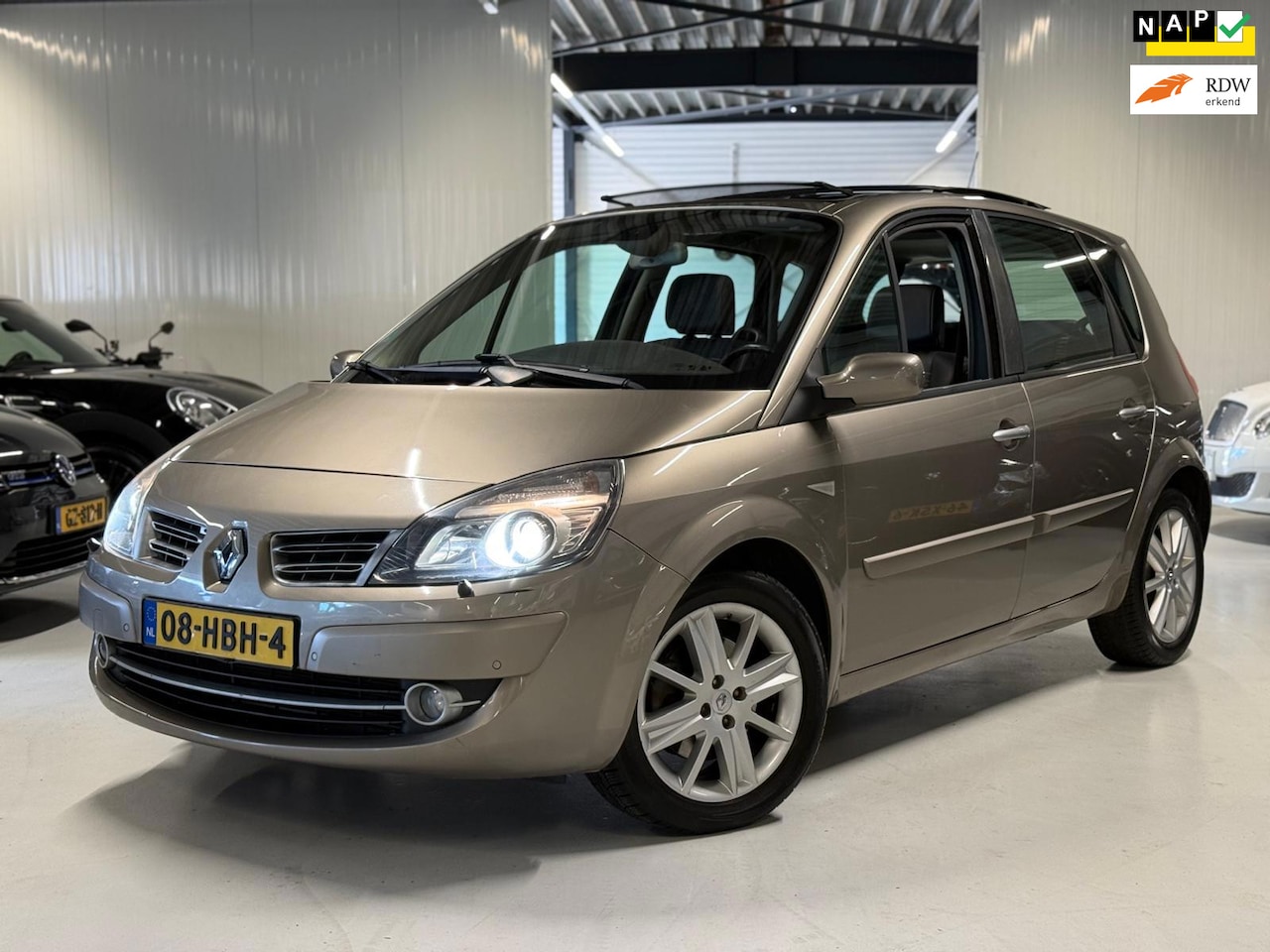 Renault Scénic - 2.0-16V 135PK Tech Line Panoramadak |Trekhaak! - AutoWereld.nl