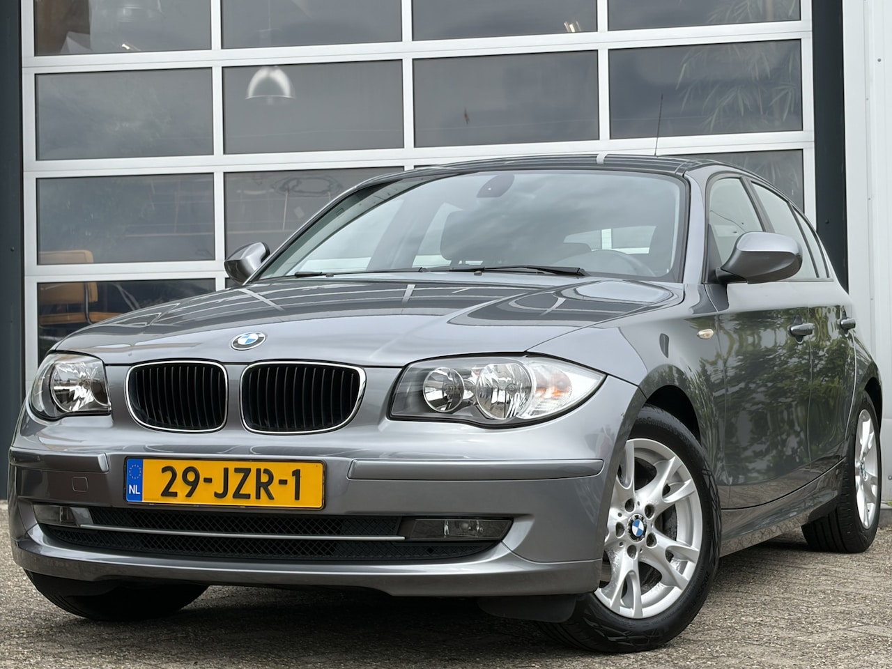 BMW 1-serie - 116i Business Line 122pk | Airco automatisch | Dimlichten automatisch | Elektrische ramen - AutoWereld.nl