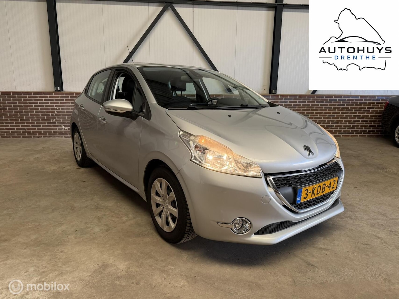 Peugeot 208 - 1.2 VTi Envy AIRCO/CRUISE CONTROL/TREKHAAK - AutoWereld.nl