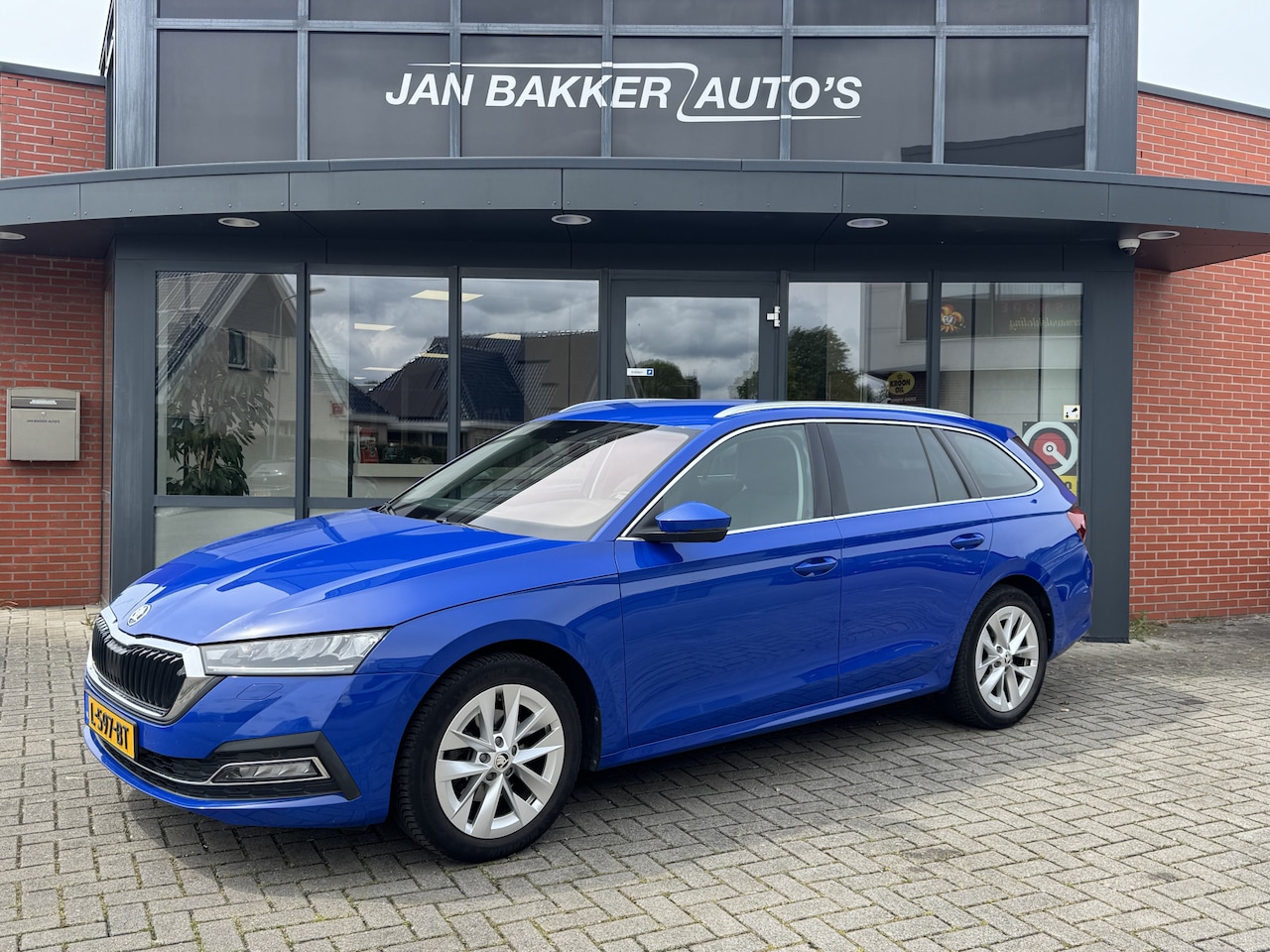 Skoda Octavia Combi - 1.0 e-TSI Business Edition Plus ✅ Trekhaak ✅ Getint glas ✅ Automaat ✅ - AutoWereld.nl