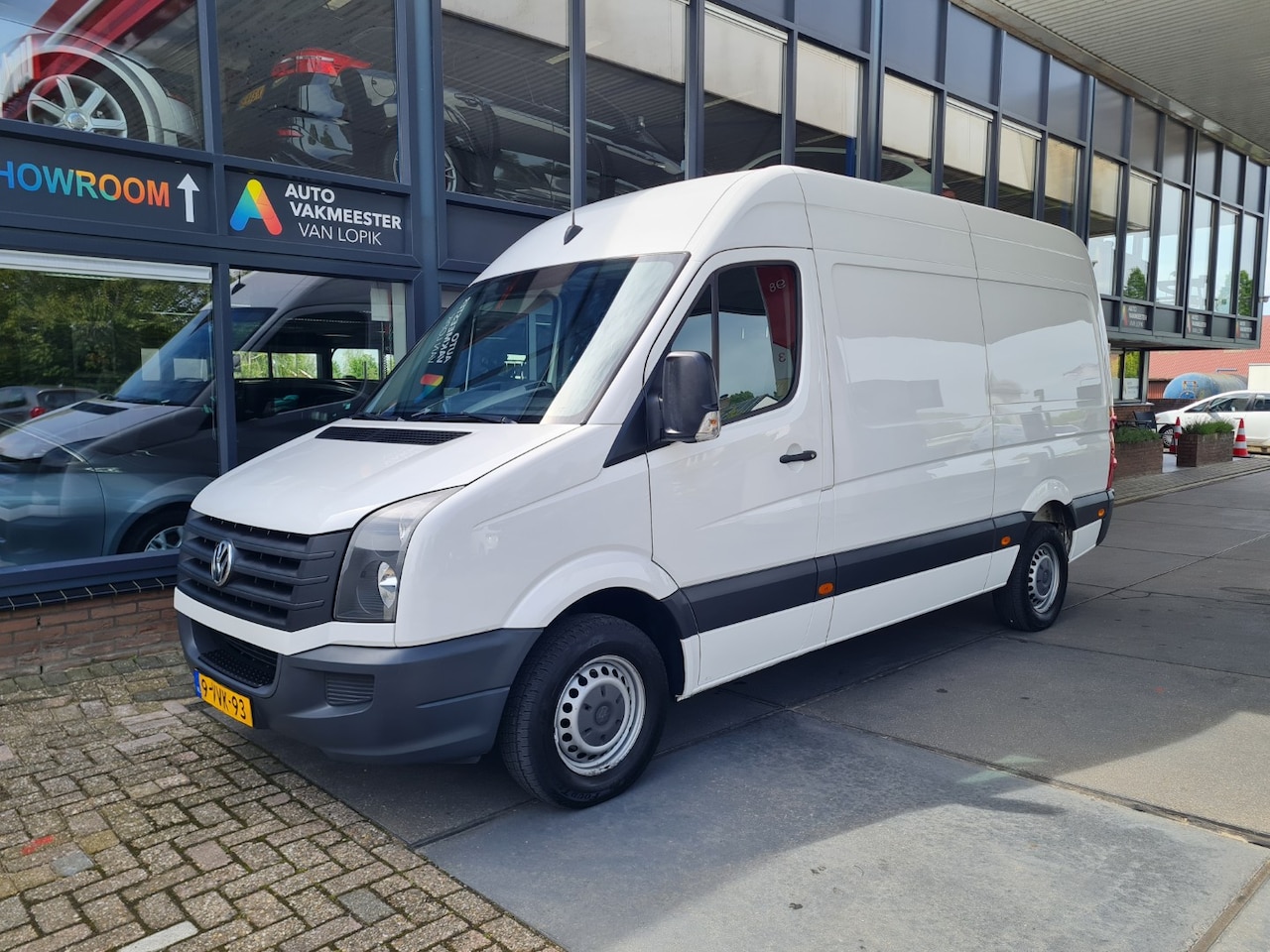 Volkswagen Crafter - 30 143pk TDI GB L2H2 366/3000 Trekhaak Nette bus! - AutoWereld.nl